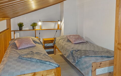 Riekonraito A1: Furniture, Bed, Bedroom, Floor, Interior Design, Flooring, Wood, Bedding, Ceiling, Room