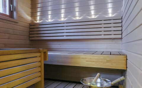 Riekkoluosto: Balcony, Apartment, Shade, Glass, Condominium, Handrail, Porch, Daylighting, Deck, Outdoor Furniture