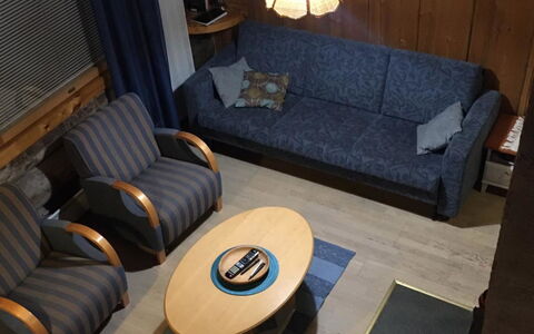 Vuokatinportti B 8: Wood, Furniture, Living Room, Comfort, Wood Stain, Chair, Hardwood, Armrest, Couch