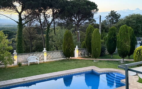 Style: Swimming Pool, Blue, Resort, Water Feature, Landscaping, Garden, Shade, Eco Hotel, Thermae, Backyard