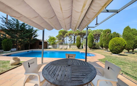 Style: Swimming Pool, Outdoor Furniture, Shade, Furniture, Backyard, Outdoor Structure, Resort, Garden, Canopy, Patio