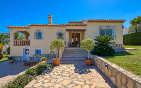 Villa Meena: Property, Home, House, Building, Estate, Real Estate, Mansion, Hacienda, Villa, Residential Area