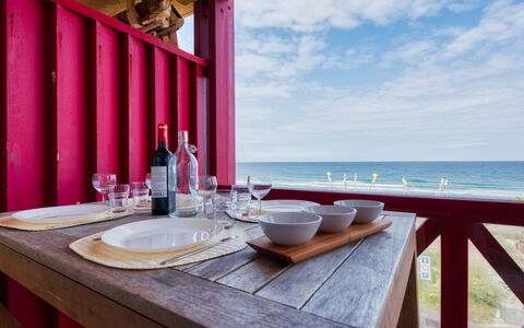 Lacanau 850: Sky, Cloud, Property, Furniture, Water, Building, Azure, Wood, Table, Tableware
