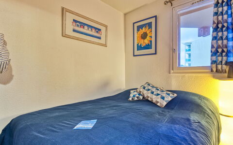 Lacanau 850: Wood, Bedroom, Apartment, Interior Design, Bed, Floor, Bed Sheet, Room, Home, Bedding