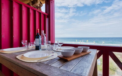 Lacanau 850: Sky, Cloud, Property, Furniture, Water, Building, Azure, Wood, Table, Tableware