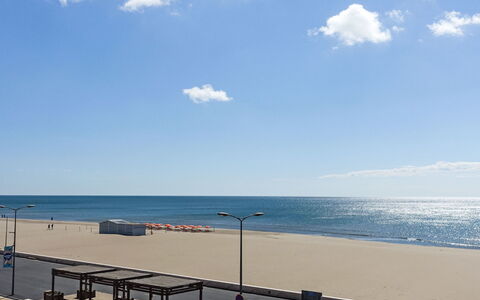 Les Romarins: Cloud, Water, Sky, Azure, Street Light, Horizon, Cumulus, Beach, Landscape, Shade