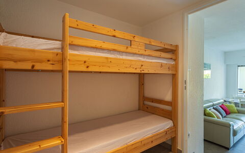 Les Marines du Levant: Wood, Flooring, Bunk Bed, Floor, Interior Design, Ceiling, Furniture, Room, Bed, Bedroom