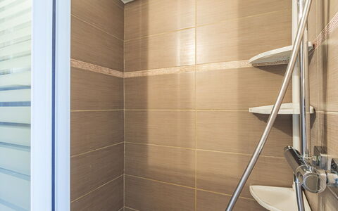 Les Marines du Levant: Flooring, Floor, Interior Design, Bathroom, Plumbing Fixture, Tile, Composite Material, Plumbing, Glass