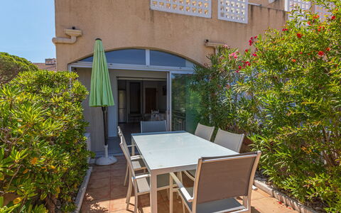 Les Marines du Levant: Outdoor Furniture, Shade, Chair, Garden, Yard, Balcony, Outdoor Table, Courtyard, Hacienda, Landscaping