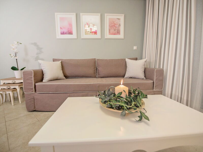 Accommodation:&nbsp;Executive Suite 7.4