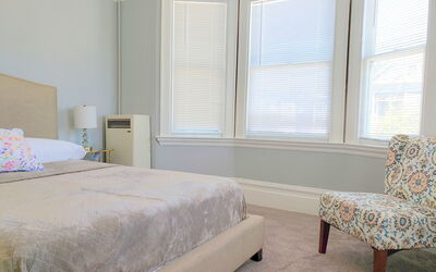3 Bd Downtown