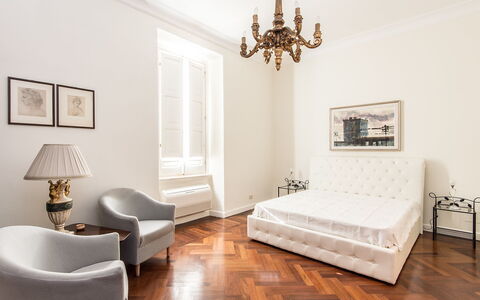 Silla: Furniture, Room, Floor, Interior Design, White, Property, Bed, Ceiling, Wall, Wood Flooring