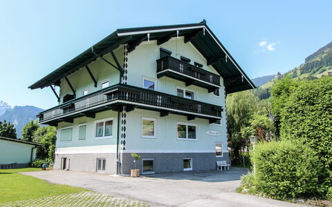 Am Ziller: Sky, Plant, Building, Window, Tree, Land Lot, House, Cloud, Urban Design, Slope