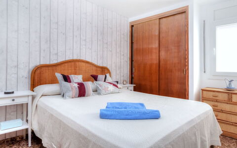 Albatros: Bedroom, Furniture, Bed, Room, Property, Bed Sheet, Bed Frame, Mattress, Interior Design, Wall