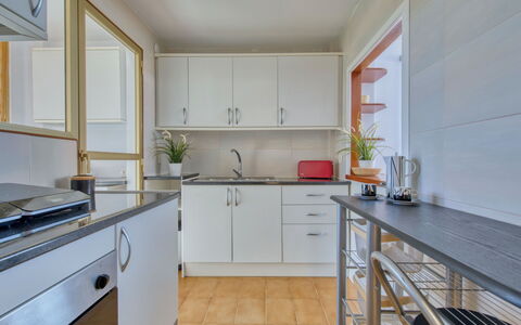 Calpe Calp 1110: Property, Countertop, Room, Kitchen, Furniture, Cabinetry, Building, Interior Design, Floor, Real Estate