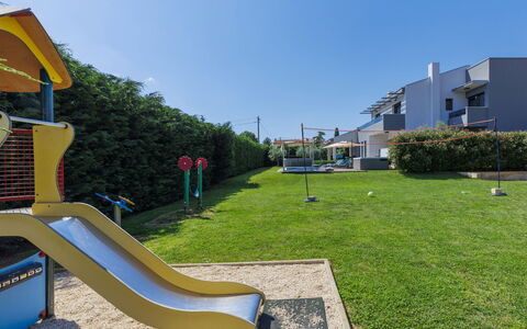 Grande: Sky, Building, Land Lot, Grass, Plant, Urban Design, Shade, Public Space, Real Estate, Tree