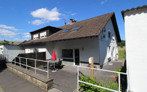 Eifelnatur (Haus 3): Cloud, Sky, Plant, Building, Property, Window, Fence, House, Land Lot, Cottage