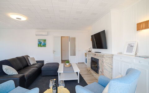 Can Josep: Room, Furniture, Property, Interior Design, Living Room, Building, Table, House, Real Estate, Floor