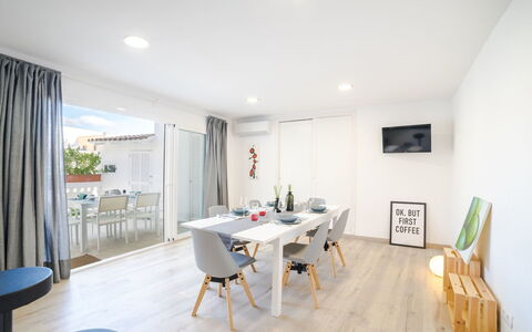 Can Josep: Property, Room, Real Estate, Furniture, Building, Interior Design, House, Floor, Table, Dining Room