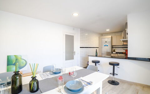 Can Josep: Property, Room, Interior Design, Furniture, Building, House, Real Estate, Floor, Kitchen, Home