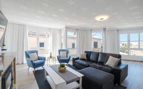 Can Josep: Living Room, Room, Property, Interior Design, Furniture, Building, Ceiling, House, Home, Real Estate