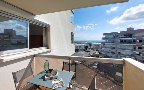 Arcachon 204: Building, Daytime, Residential Area, Apartment, Window, City, Urban Area, Architecture, Metropolitan Area, Neighbourhood