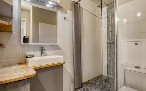 Arcachon 204: Bathroom, Room, Property, Interior Design, Tile, Architecture, Building, Floor, Real Estate, Plumbing Fixture