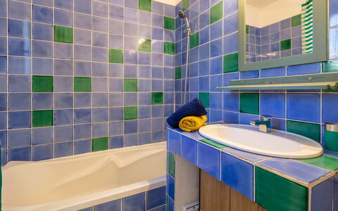 Les Jardins D'Hélios: Mirror, Plumbing Fixture, Tap, Sink, Property, Bathroom Sink, Purple, Bathroom, Interior Design, Architecture