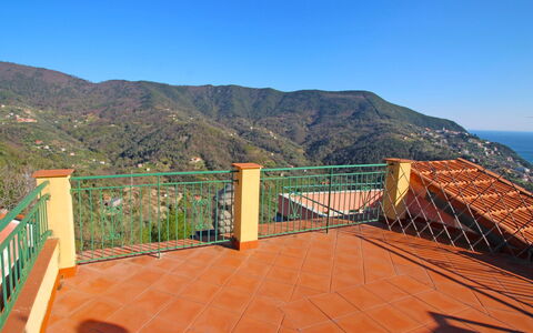 Casale: Sky, Ecoregion, Mountain, Fence, Azure, Wood, Leisure, Mountainous Landforms, Horizon, Natural Landscape
