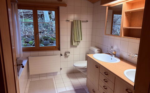 Fabiana: Plumbing Fixture, Wood, Flooring, Bathroom Sink, Interior Design, Sink, Floor, Tap, Plumbing, Bathroom