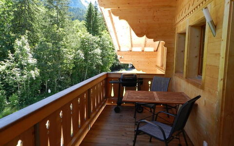 Majelas Heiti: Building, Wood, Tree, Plant, Table, Porch, Architecture, Cottage, Window, Wood Stain