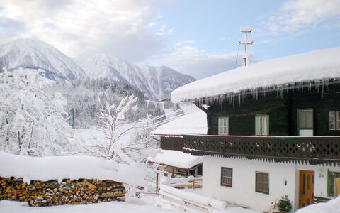 Lehen: Cloud, Sky, Snow, Property, Building, Window, Mountain, Slope, Plant, House