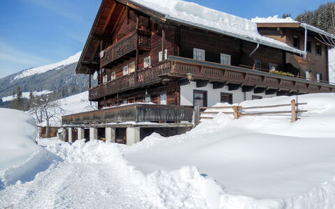 Moosen (Nki210): Snow, Winter, House, Property, Mountain, Freezing, Hill Station, Geological Phenomenon, Mountain Range, Ski Resort