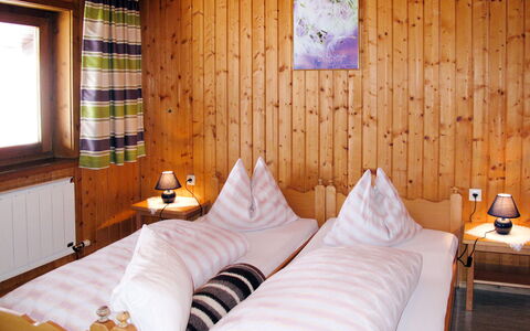 Moosen (Nki210): Bedroom, Room, Furniture, Bed, Property, Interior Design, Wall, Bed Frame, Bed Sheet, Comfort