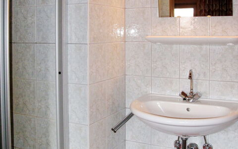 Moosen (Nki210): Bathroom, Room, Tile, Property, Red, Interior Design, Wall, Plumbing Fixture, Tap, Bathroom Cabinet