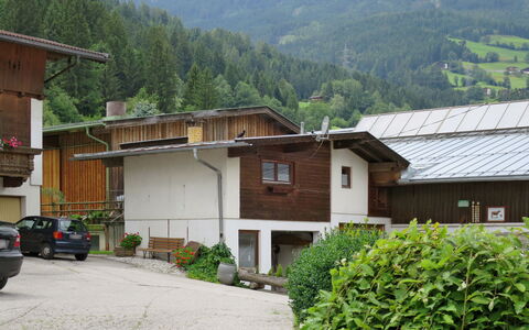 Hexenhäusl: Building, Plant, Mountain, Sky, Window, Tree, House, Car, Wheel, Vehicle