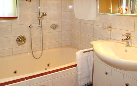 Wildauer: Bathroom, Property, Room, Tap, Tile, Wall, Bathtub, Floor, Plumbing Fixture, Bathroom Accessory