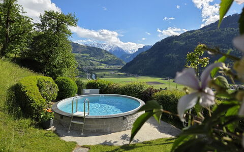 Egger: Swimming Pool, Garden, Leisure, Mountain Range, Eco Hotel, Valley, Bathtub, Lawn, Landscaping