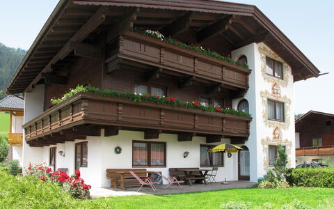 Zell am Ziller 613: Plant, Sky, Building, Window, House, Leisure, Rural Area, Real Estate, Wheel, Facade