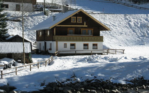 Farm Eben: Snow, Window, Building, Light, Tree, Slope, Wood, House, Plant