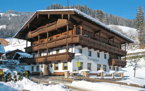 Ratschnhof: Snow, Winter, Property, Mountain, House, Hill Station, Building, Mountain Range, Ski Resort, Real Estate