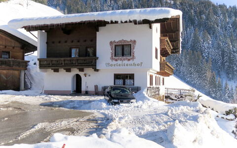 Borleitenhof: Snow, Winter, Property, House, Home, Hill Station, Building, Real Estate, Geological Phenomenon, Freezing