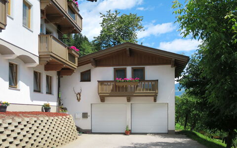 Margit: Property, House, Building, Home, Real Estate, Residential Area, Architecture, Cottage, Estate, Apartment