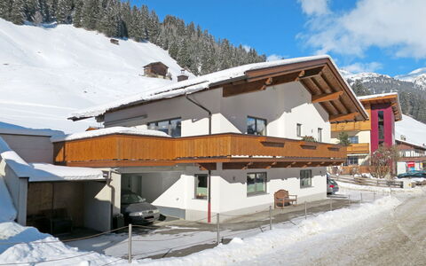 Haus Alina: Snow, Property, Winter, Mountain, House, Architecture, Building, Roof, Mountain Range, Home