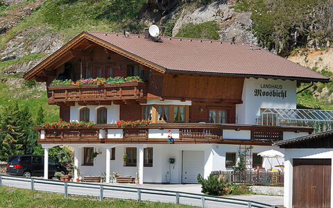 Moosbichl: Plant, Building, Property, Window, Tree, Wood, House, Cottage, Residential Area, Leisure