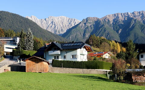Frisch: Mountainous Landforms, Mountain, Mountain Village, Mountain Range, Natural Landscape, Alps, Property, Home, Hill Station, House