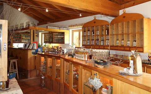 Aster: Furniture, Building, Countertop, Barware, Shelf, Wood, Interior Design, Cabinetry, Kitchen, Real Estate