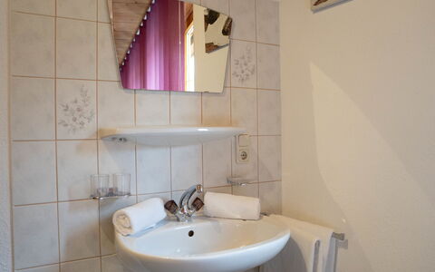 Erna: Brown, Mirror, Tap, Sink, Plumbing Fixture, Property, Bathroom Sink, Bathroom, Purple, Wood