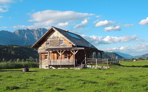 Steiners Blockhütte: Cloud, Sky, Plant, Mountain, Building, Natural Landscape, House, Land Lot, Tree, Window