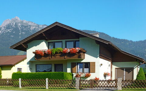 Katharina: Sky, Plant, Building, Window, Mountain, House, Land Lot, Cottage, Slope, Roof